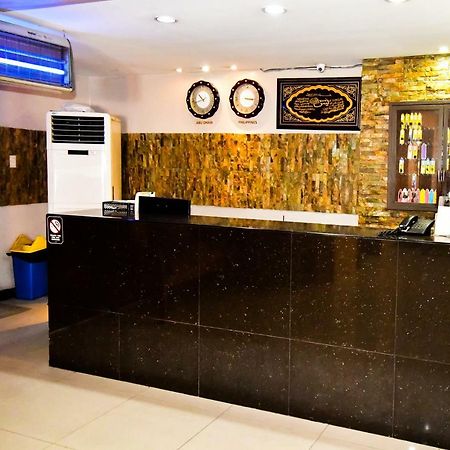 Casa Blanca Apartment Манила Экстерьер фото