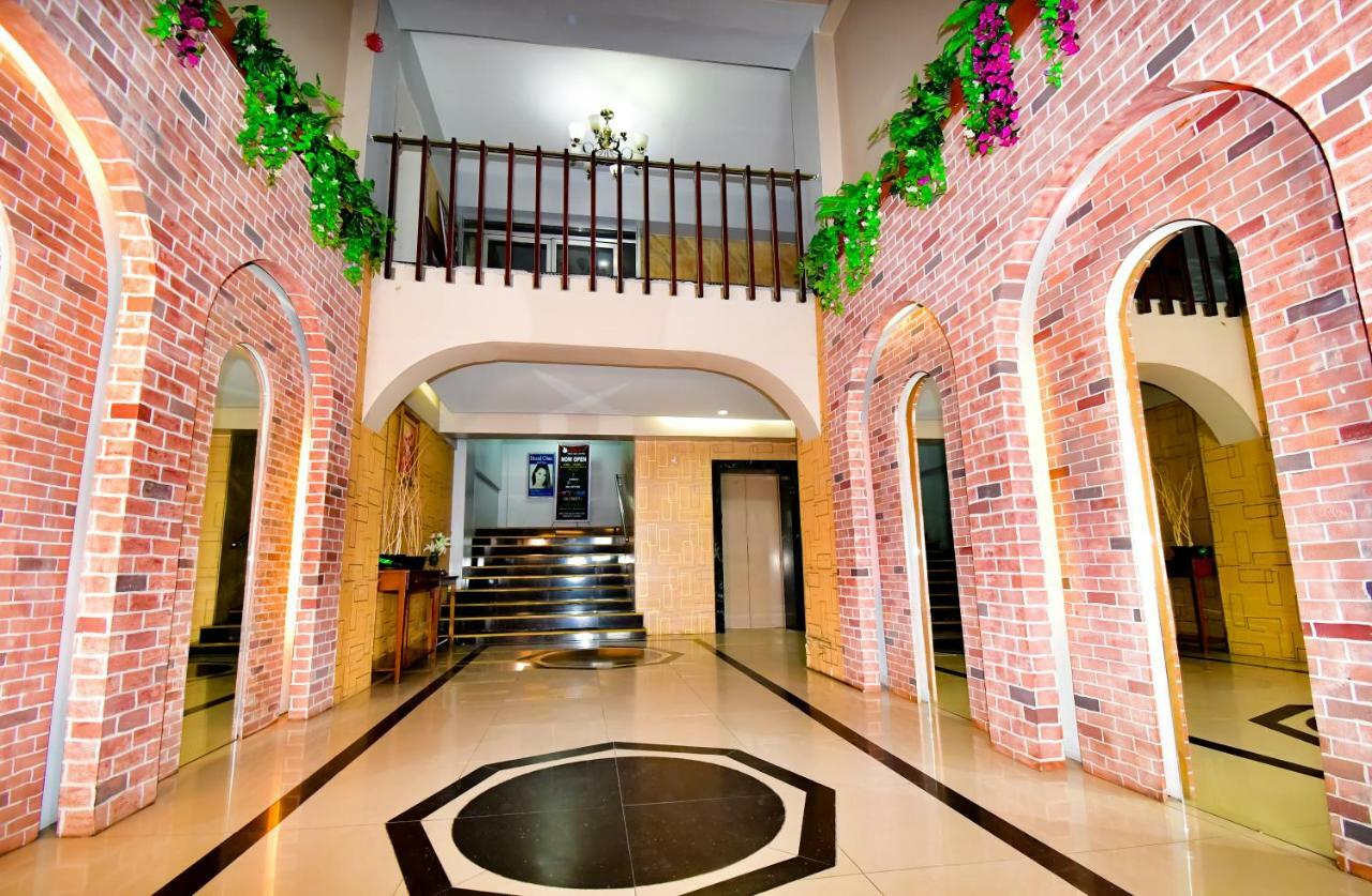 Casa Blanca Apartment Манила Экстерьер фото