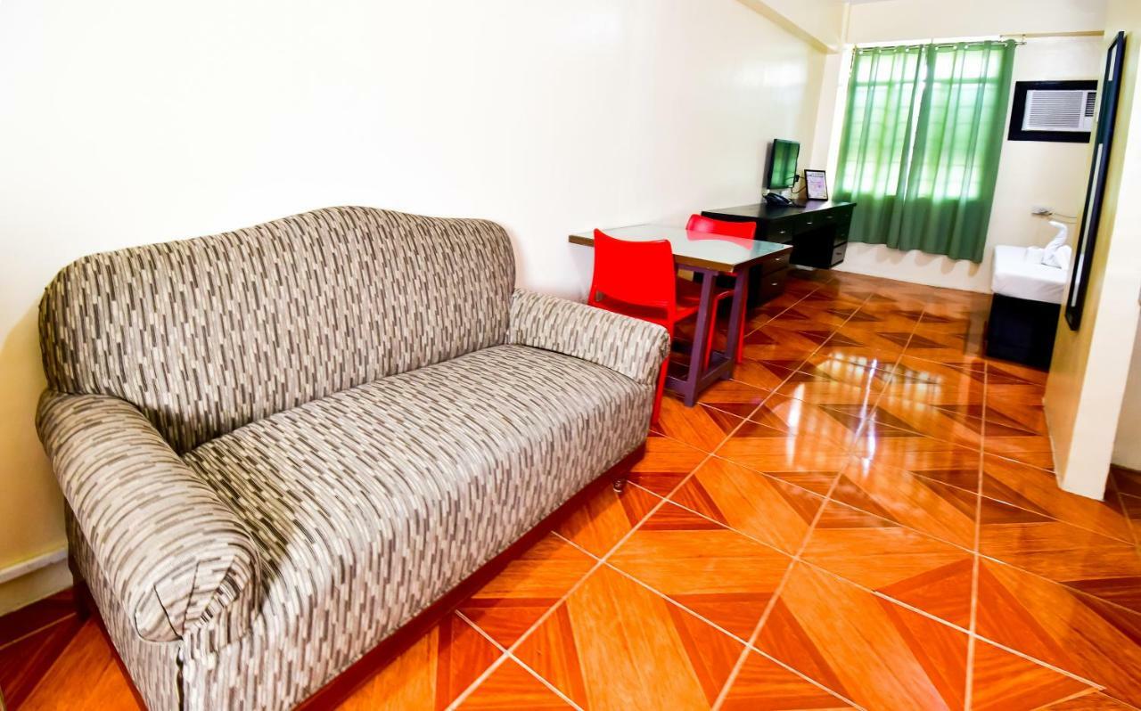 Casa Blanca Apartment Манила Экстерьер фото