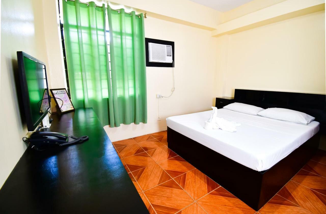 Casa Blanca Apartment Манила Экстерьер фото