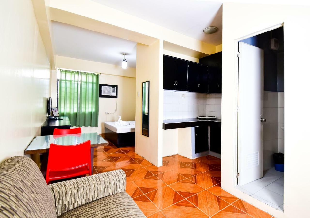 Casa Blanca Apartment Манила Экстерьер фото