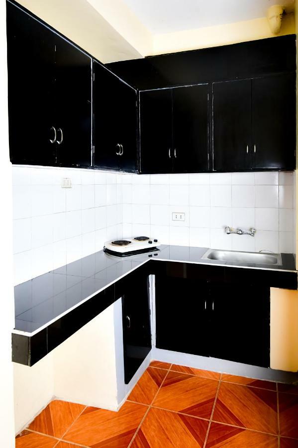 Casa Blanca Apartment Манила Экстерьер фото