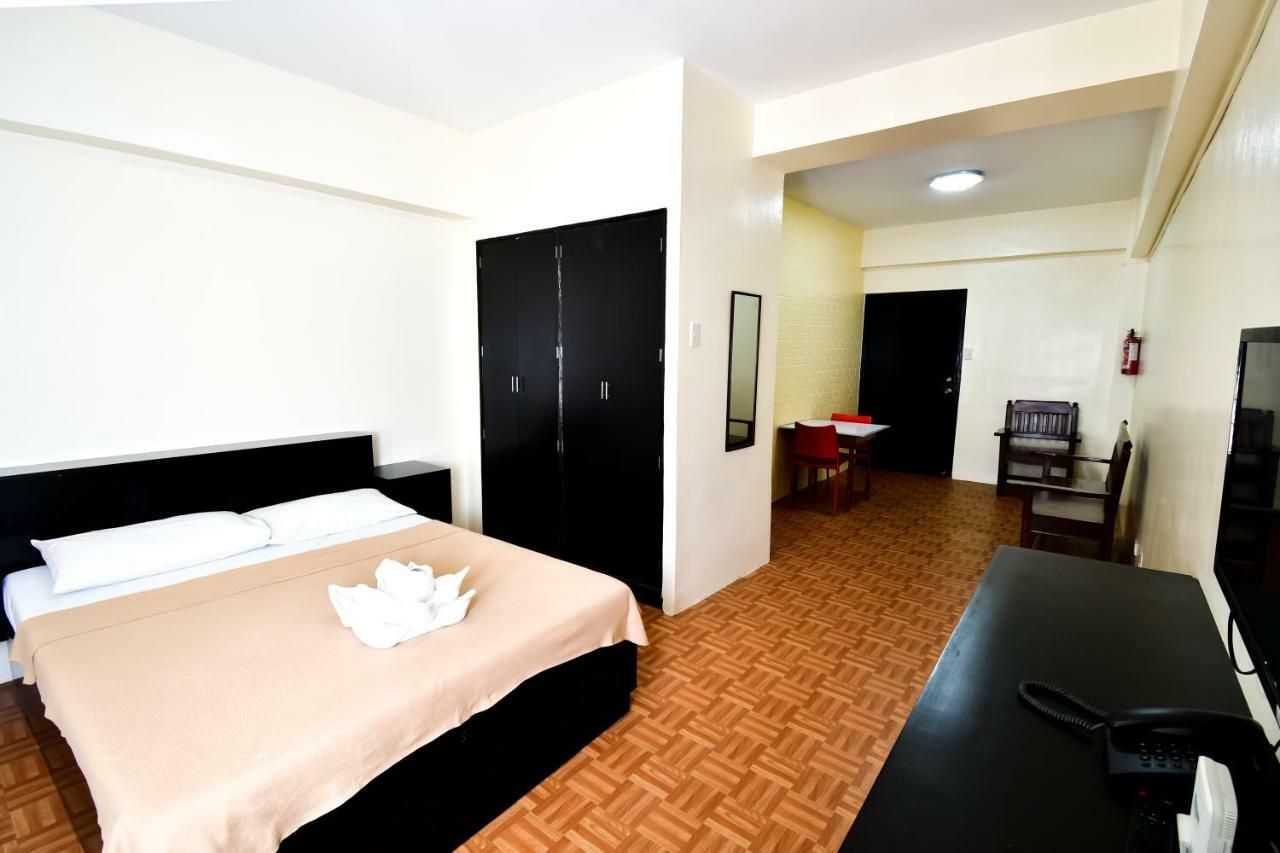Casa Blanca Apartment Манила Экстерьер фото